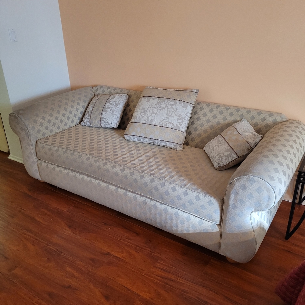 Free Sofa